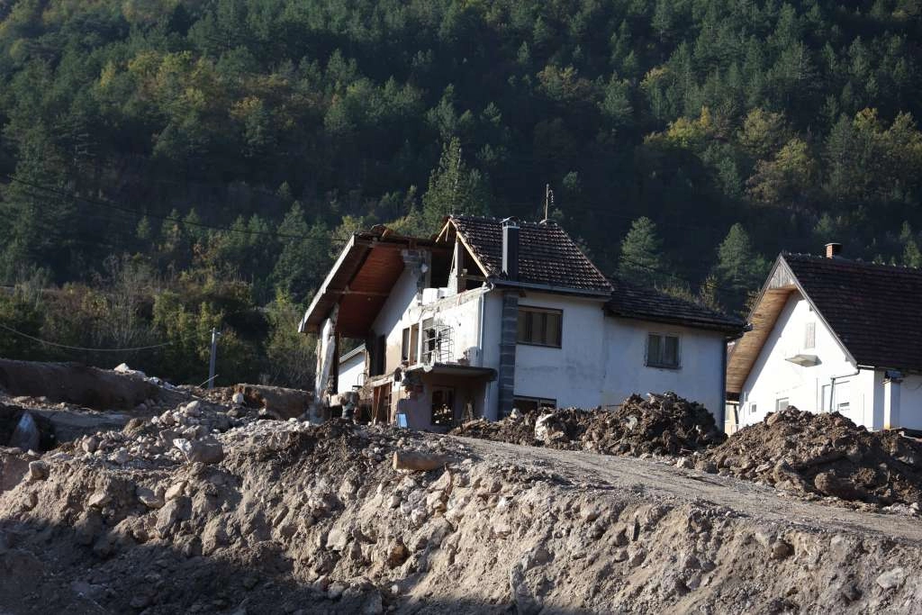 Organizacija Pomozi.ba dosad donirala gotovo sedam miliona maraka za poplavljena područja